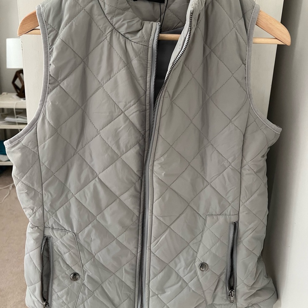 Womens gray puffer vest, only worn once